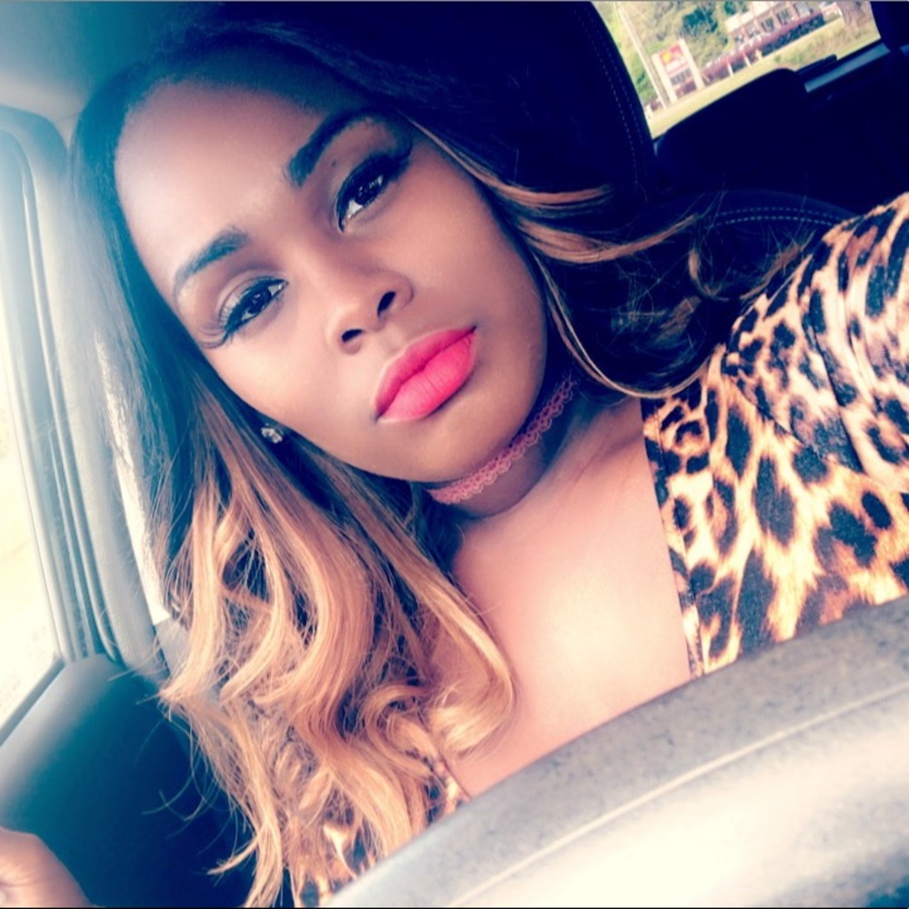 Meet your Posher, Azia